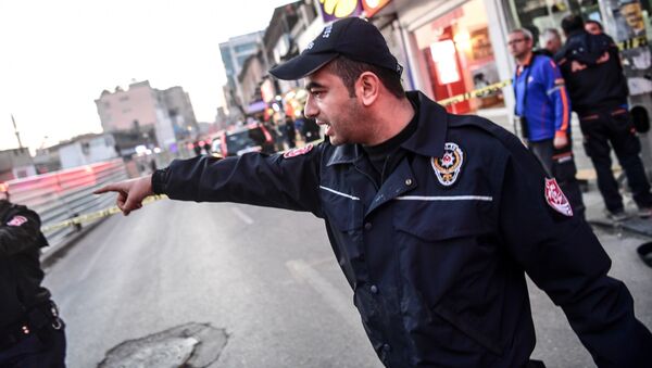 Сотрудник турецкой полиции в Анкаре, архивное фото - Sputnik Грузия