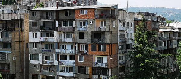 Жилые дома в районе Сабуртало с пристройками - Sputnik Грузия