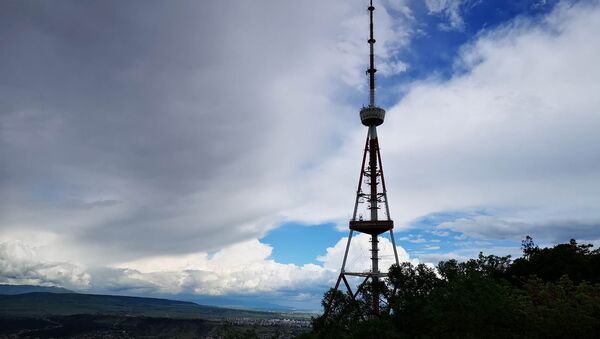 Тбилисская телевышка в парке Мтацминда - Sputnik Грузия