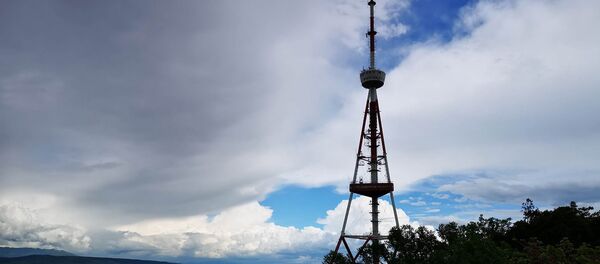 Тбилисская телевышка в парке Мтацминда - Sputnik Грузия