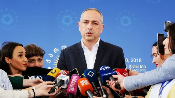 Депутат парламента Грузии Ираклий Сесиашвили дает интервью журналистам - Sputnik Грузия