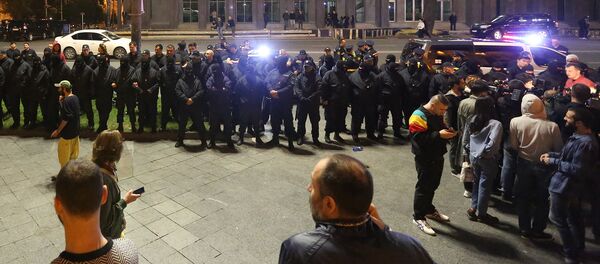 სპეცრაზმი და პოლიცია პარლამენტის შენობის წინ რუსთაველზე - Sputnik საქართველო