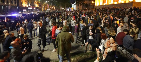 სტიქიური საპროტესტო აქცია რუსთაველზე - ახალგაზრდობა ქუჩებში გამოვიდა - Sputnik საქართველო