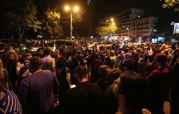 Спецоперация привела к тому, что протестующая против действий полиции молодежь вступила в стычку с представителями правоохранительных органов - Sputnik Грузия