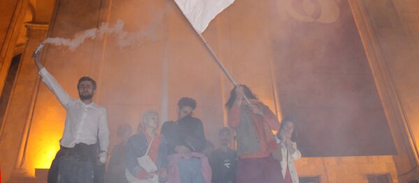 Ночной молодежный митинг в центре грузинской столицы - Sputnik Грузия