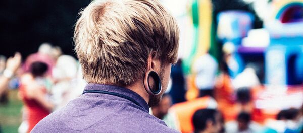 მამაკაცი საყურით მამაკაცი საყურით - Sputnik საქართველო