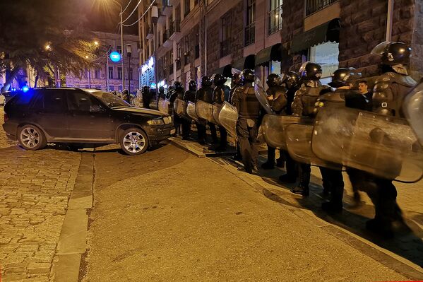 Эффект сдерживания при демонстрации спецназа сработал хорошо - серьезных попыток прорвать полицейский кордон не было - Sputnik Грузия