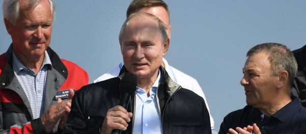 Президент РФ Владимир Путин выступает на митинге-концерте по случаю открытия автодорожной части Крымского моста - Sputnik Грузия