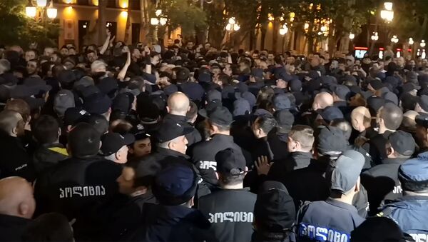 Полиция сдерживает сторонников Грузинского марша - Sputnik Грузия