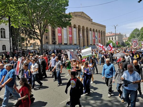 Шествие в честь Дня сплоченности и святости семьи, одно из самых больших мероприятий в Тбилиси - Sputnik Грузия