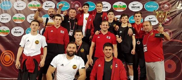 Грузинские борцы вольного стиля на чемпионате Европы среди кадетов - Sputnik Грузия