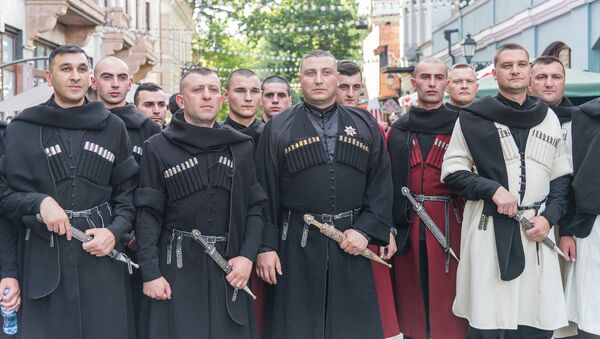 День национального костюма отметили в Грузии шествием в центре города - Sputnik Грузия