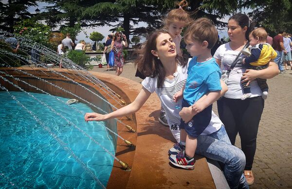 Они зовут во сне маму и папу, или Как усыновить ребенка в Грузии? - Sputnik Грузия