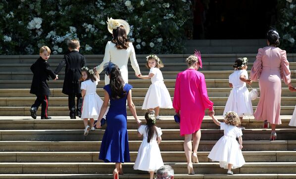 Герцогиня Кембриджская прибывает с подружками невесты в часовню Святого Георгия в Виндзорском замке на свадьбу принца Гарри и Меган Маркл - Sputnik Грузия