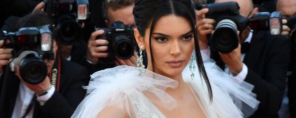 Модель Кендалл Дженнер на красной дорожке фильма Девушки солнца (Les filles du soleil) в рамках 71-го Каннского международного фестиваля - Sputnik Грузия