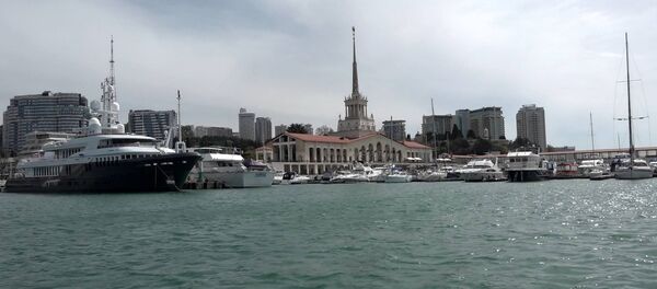 Сочи: вид с яхты на Морской вокзал Сочи: вид с яхты на Морской вокзал - Sputnik Грузия