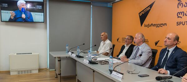 Пресс-центр Видеомост Тбилиси-Москва: Футбол во имя мира и дружбы Пресс-центр Видеомост Тбилиси-Москва: Футбол во имя мира и дружбы - Sputnik Грузия