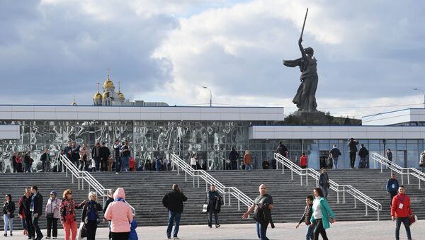 Вид на мемориал Родина-мать с площади перед стадионом Волгоград Арена - Sputnik Грузия