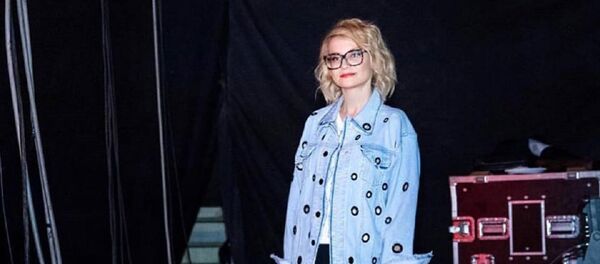 Эвелина Хромченко в джинсовой куртке от Лало Долидзе - Sputnik Грузия