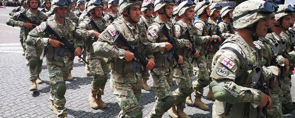 Грузинская армия на площади Свободы в День Независимости Грузии - Sputnik Грузия