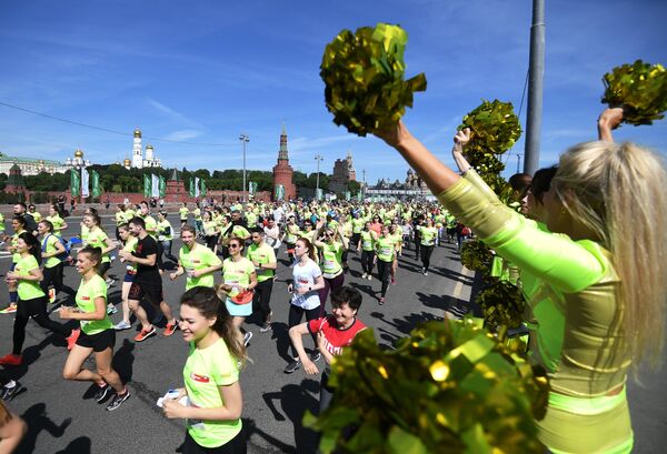 Крупный благотворительный марафон Бегущие сердца прошел в 55 городах России. По традиции главный старт был дан в Москве - Sputnik Грузия
