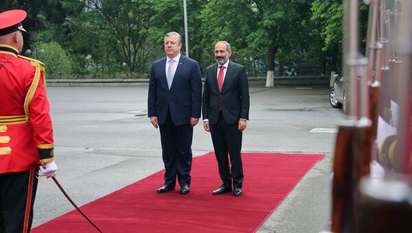Встреча премьер-министра Грузии Георгия Квирикашвили с премьер-министром Армении Николом Пашиняном - Sputnik Грузия