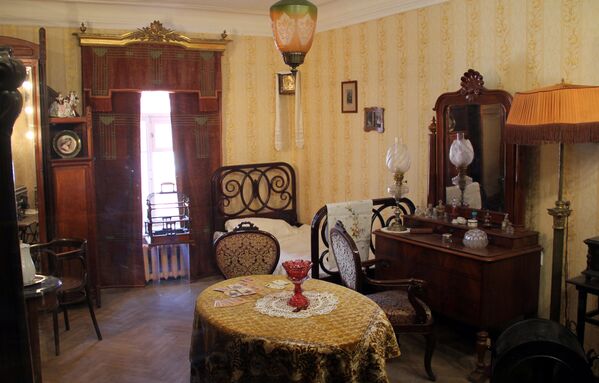Интерьер комнаты коммунальной квартиры на выставке Коммунальный рай, или Близкие поневоле в особняке Румянцева, Санкт-Петербург - Sputnik Грузия
