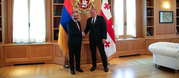 Президент Грузии Георгий Маргвелашвили и премьер Армении Никол Пашинян Президент Грузии Георгий Маргвелашвили и премьер Армении Никол Пашинян - Sputnik Грузия