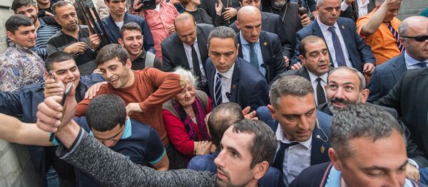 Пашинян в Сурб Геворг - Sputnik Грузия