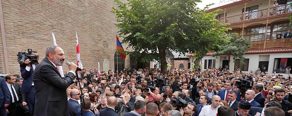 Премьер-министр Армении Никол Пашинян встретился с общиной армян Грузии - Sputnik Грузия