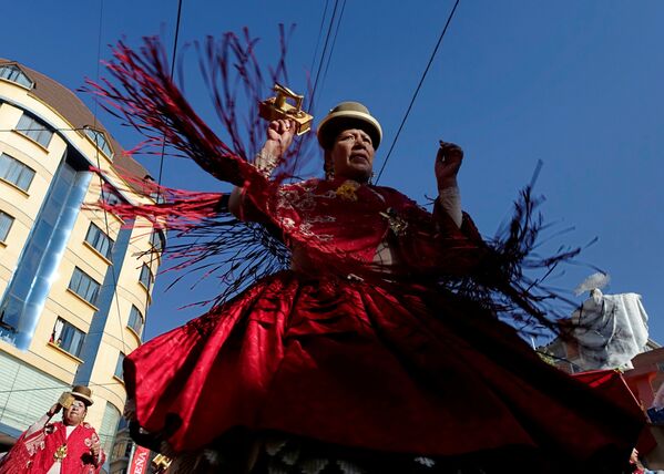 ხალხი ცეკვავს მორენადუს აღლუმზე Senor del Gran Poder (დიდი დერჟავის მბრძანებელი) ლა-პასაში, ბოლივია - Sputnik საქართველო