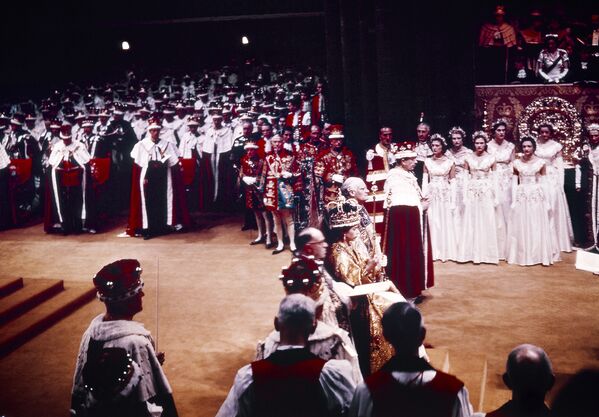 Коронация королевы Елизаветы II стала важным событием в истории телевидения. Ранее церемонию коронации никогда не снимали, и, хотя премьер-министр Уинстон Черчилль возражал против съемки, королева сочла ее необходимой - Sputnik Грузия