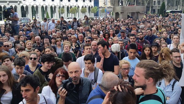 Многотысячная акция протеста на проспекте Руставели у здания парламента - Sputnik Грузия