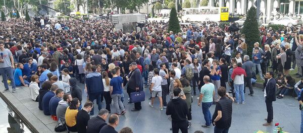 Многотысячная акция протеста на проспекте Руставели у здания парламента - Sputnik Грузия