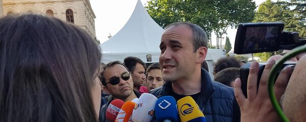 Звиад Куправа дает интервью журналистам - Sputnik Грузия