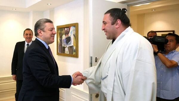 Премьер Грузии Георгий Квирикашвили и грузинский сумоист Тотиносин - Sputnik Грузия