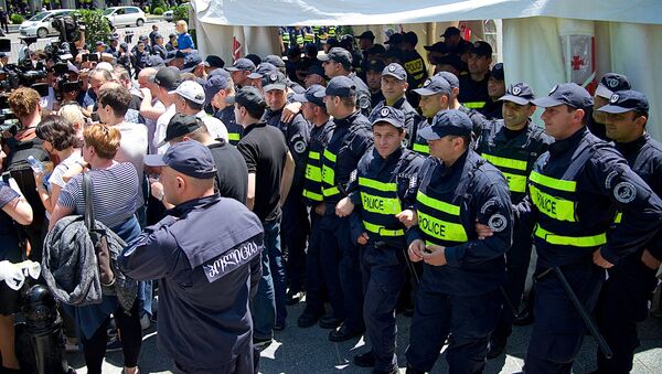 Полиция на акции протеста у парламента - Sputnik Грузия