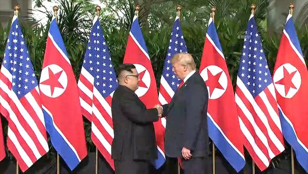 Историческое рукопожатие: как встретились лидеры США и Северной Кореи - Sputnik Грузия