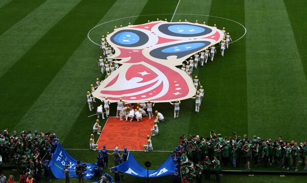 Официальный логотип чемпионата мира по футболу был представлен еще в октябре 2014 года. В эмблеме логотипа угадывается силуэт Кубка Мира - Sputnik Грузия
