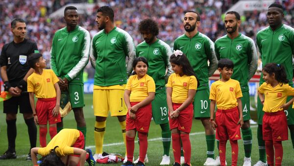 Игроки сборной Саудовской Аравии перед матчем группового этапа чемпионата мира по футболу - Sputnik Грузия