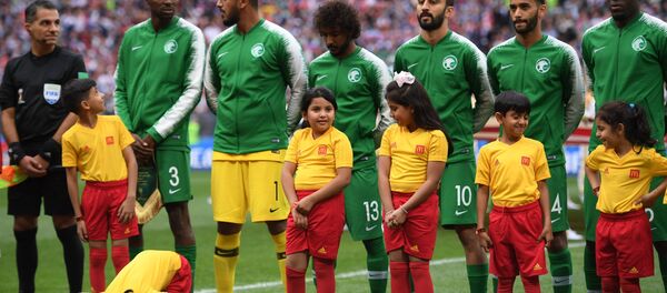Игроки сборной Саудовской Аравии перед матчем группового этапа чемпионата мира по футболу - Sputnik Грузия