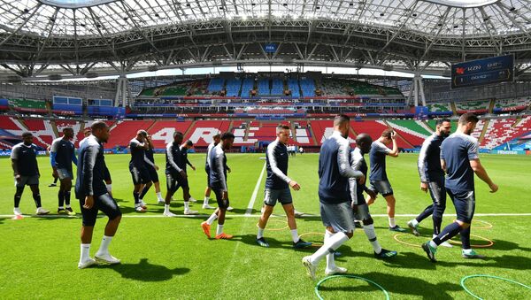 Игроки сборной Франции на тренировке перед матчами чемпионата мира по футболу 2018 - Sputnik Грузия