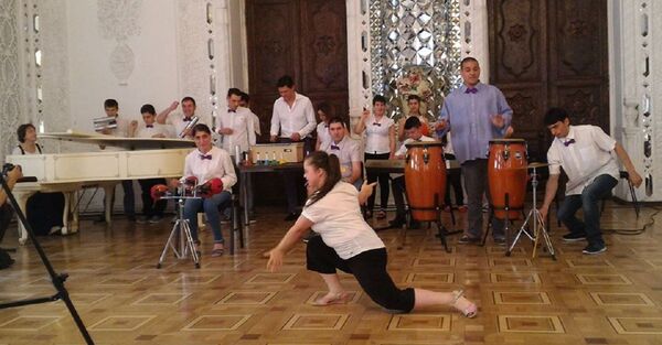 Нина на занятиях по танцам - Sputnik Грузия