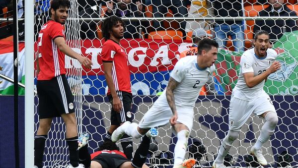 Игроки сборной Уругвая забили гол в ворота команды Египта в матче группового этапа чемпионата мира по футболу - Sputnik Грузия