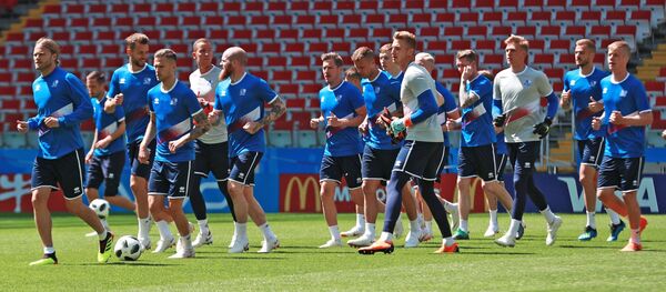 Игроки сборной Исландии на тренировке Игроки сборной Исландии на тренировке - Sputnik Грузия