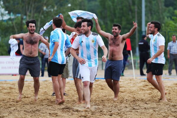 Товарищеский матч по пляжному футболу между болельщиками Аргентины и Хорватии - Sputnik Грузия