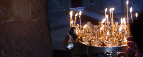 Горящие свечи в церкви Горящие свечи в церкви - Sputnik საქართველო