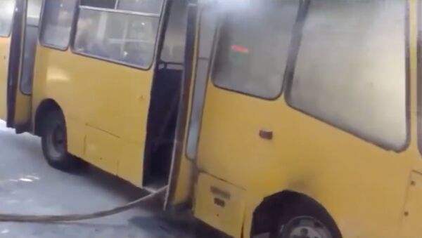 Пассажирский автобус сгорел на одной из улиц в столице Грузии: кадры ЧП - Sputnik Грузия
