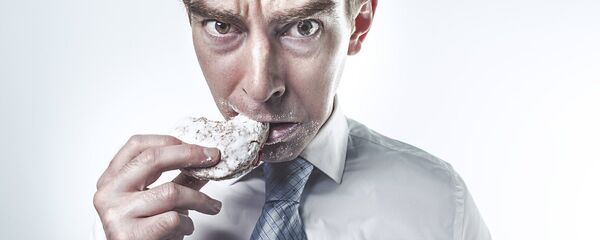 მამაკაცი ჭამის პროცესში - Sputnik საქართველო