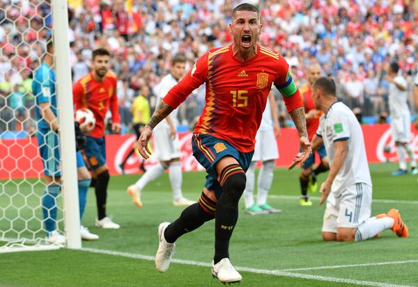 Серхио Рамос (Испания) радуется забитому мячу в матче 1/8 финала чемпионата мира по футболу между сборными Испании и России - Sputnik Грузия